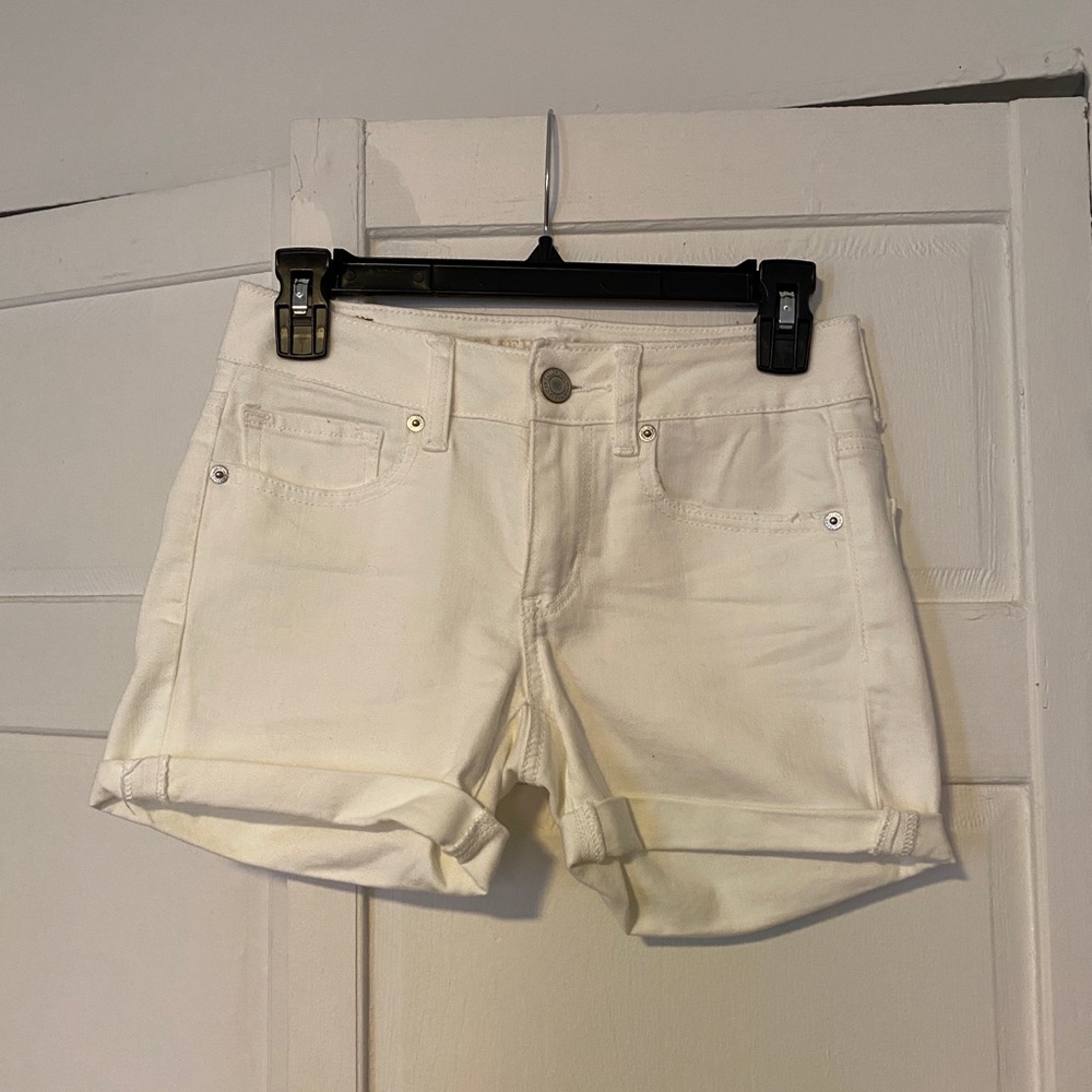 Women’s American Eagle white denim jean shorts